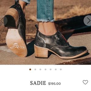 Freebird by Steven Oxford inspired slip on size 8